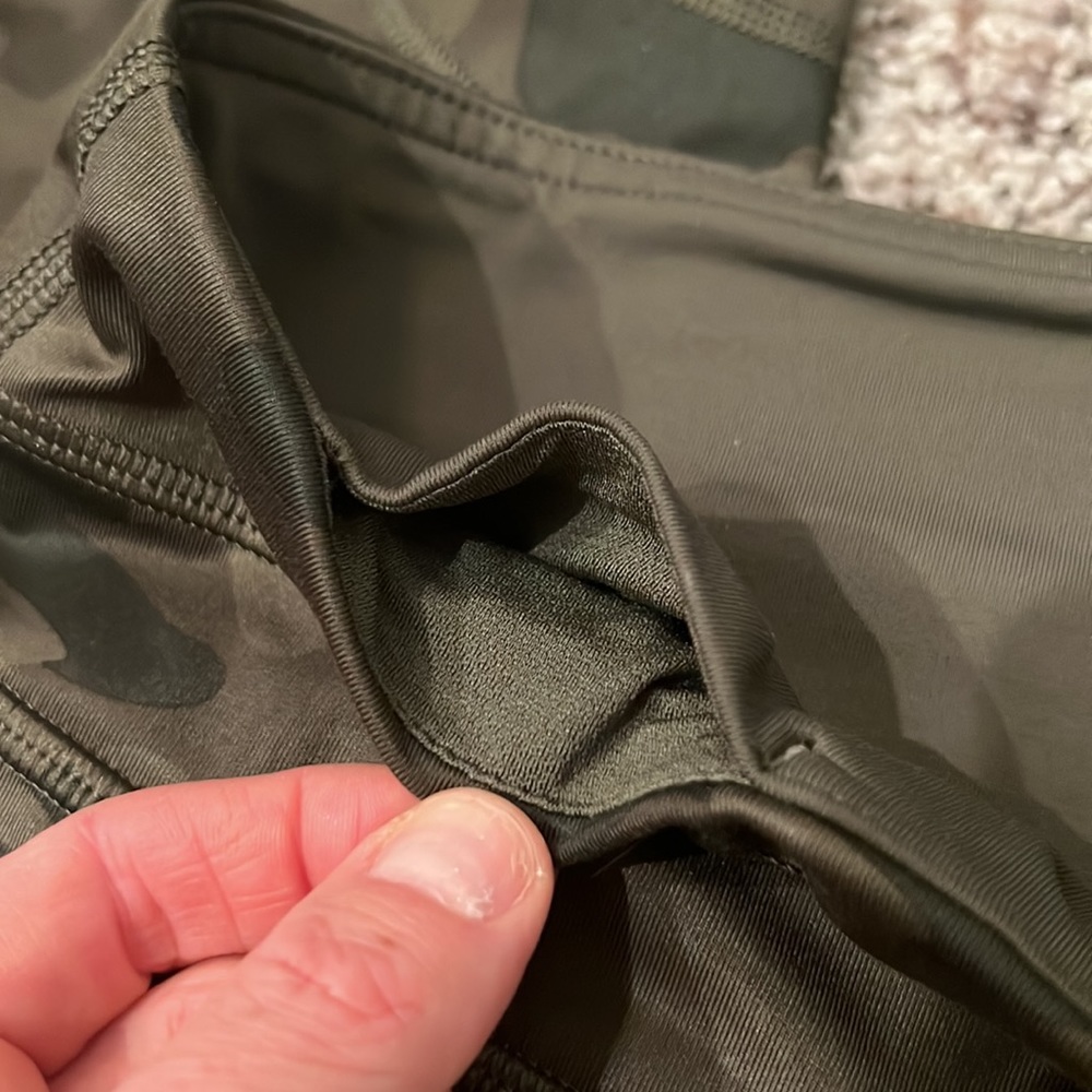 Lululemon Cropped Camouflage Like New Mid Rise Leggings - Picture 8 of 10